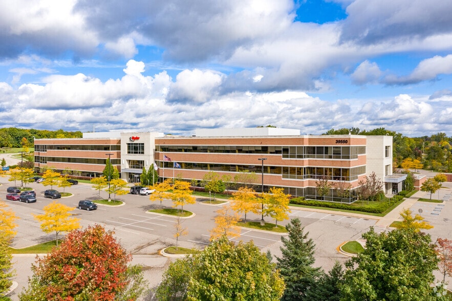 39550 13 Mile Rd, Novi, MI à louer - Photo principale – Image 1 sur 4