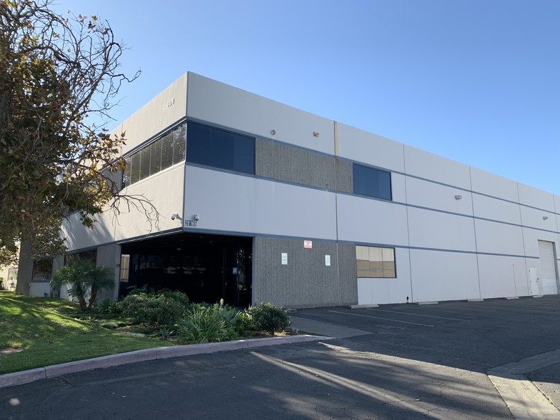 28165 Avenue Crocker, Valencia, CA à louer - Photo de l’immeuble – Image 1 sur 5