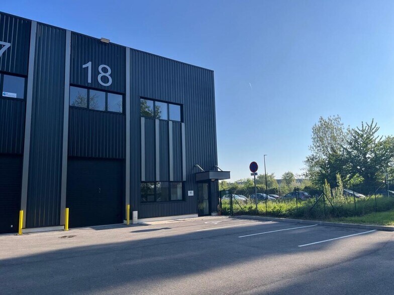 10 Avenue Du Centaure, Cergy à louer - Photo de l’immeuble – Image 3 sur 12