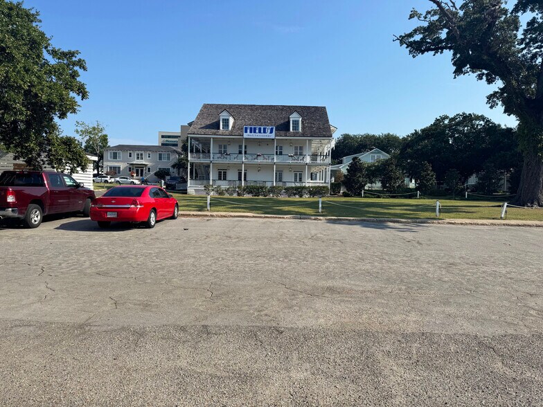 119 Rue Magnolia, Biloxi, MS à vendre - Photo principale – Image 1 sur 8