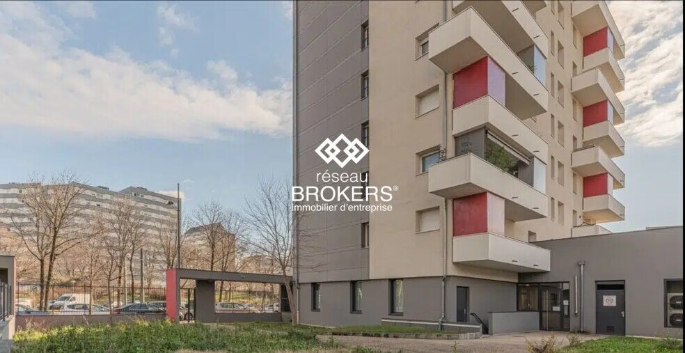 Local commercial dans Échirolles à vendre - Photo de l’immeuble – Image 3 sur 15