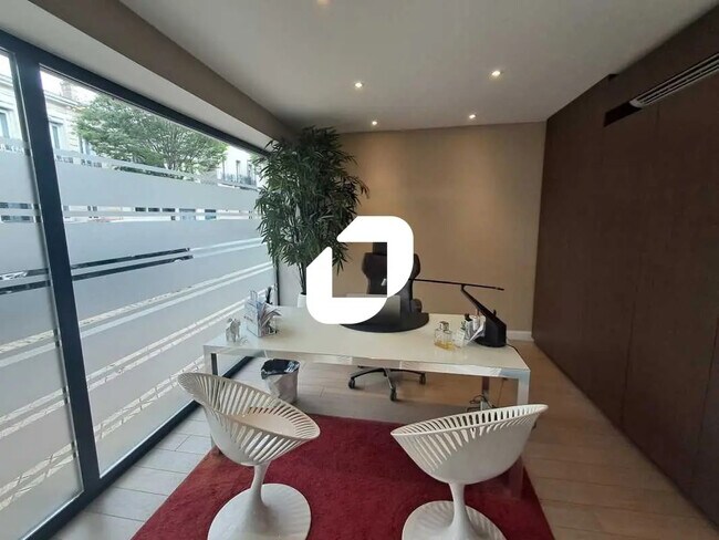 Plus de détails pour Bureau à vendre