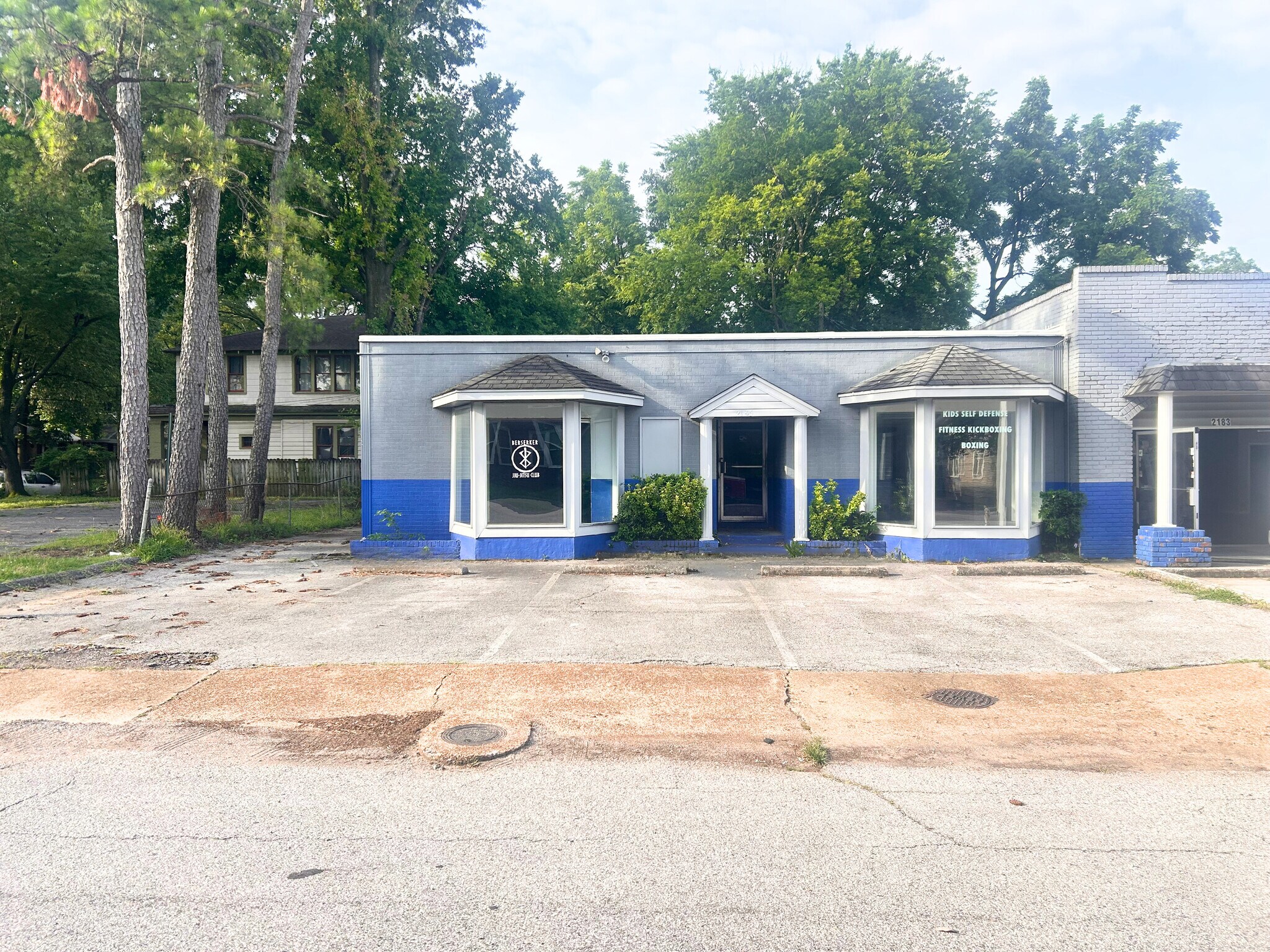 2185 Young Ave, Memphis, TN à louer Photo de l’immeuble– Image 1 sur 2