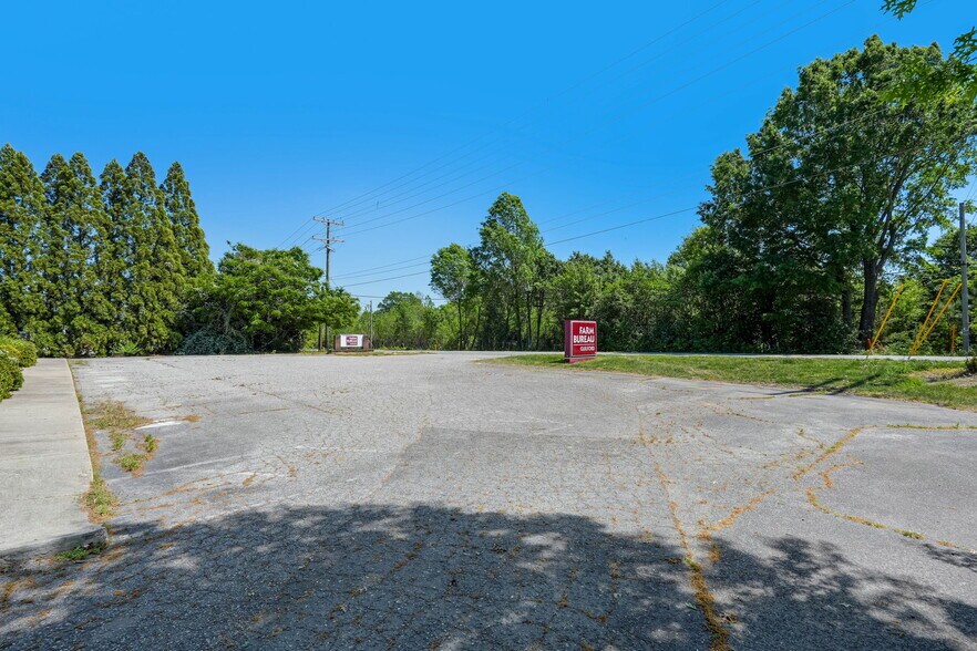 3311 Burlington Rd, Greensboro, NC à vendre - Photo de l’immeuble – Image 3 sur 68