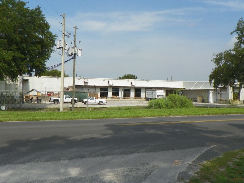 1107 N Thomas Ave, Leesburg, FL à louer - Photo de l’immeuble – Image 2 sur 16