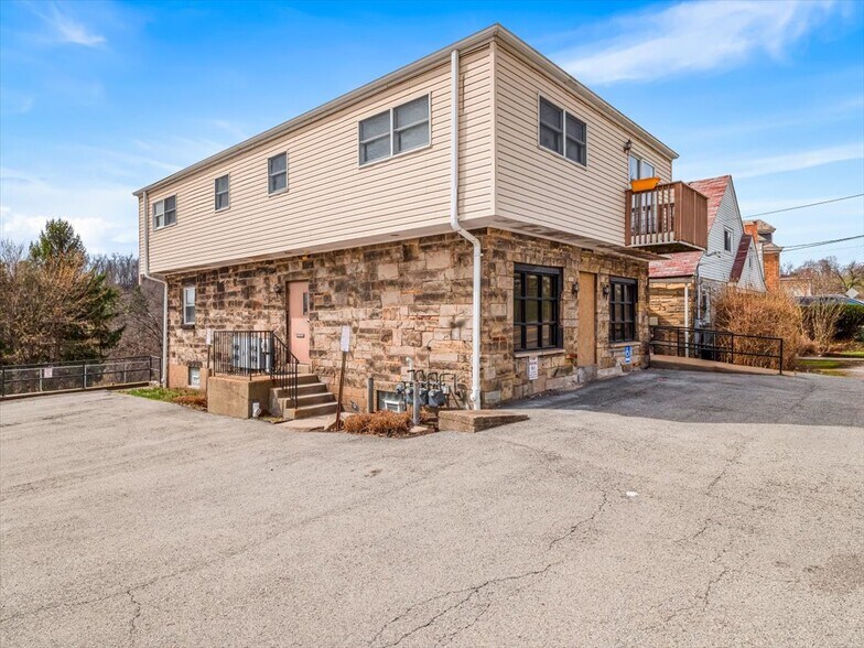 3915 Mount Troy Rd, Pittsburgh, PA à louer - Photo de l’immeuble – Image 2 sur 17