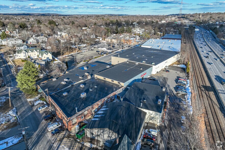 84-94 Rowe St, Newton, MA à louer - Photo de l’immeuble – Image 2 sur 5