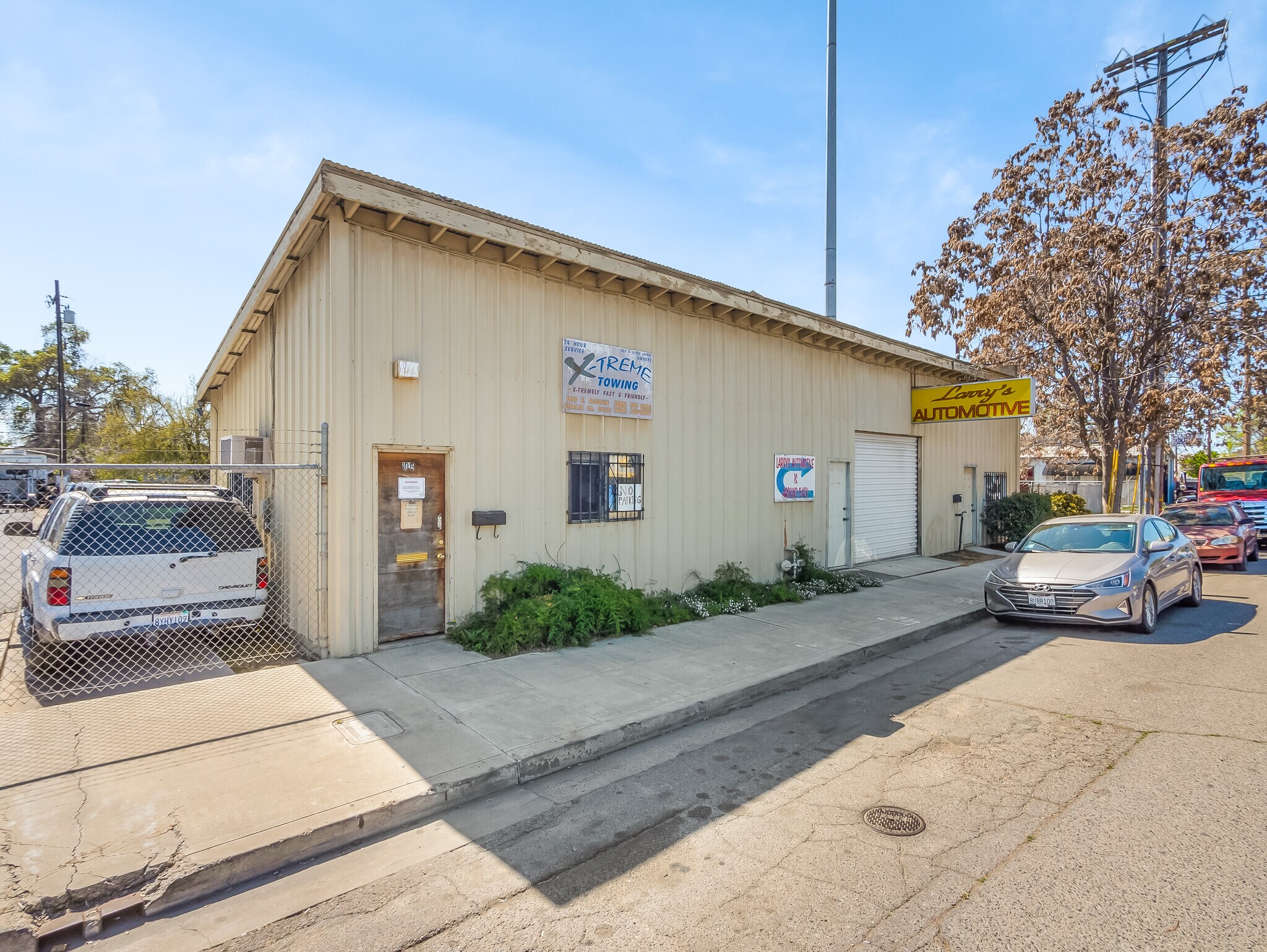 1019 E Acequia Ave, Visalia, CA à louer Photo de l’immeuble– Image 1 sur 11