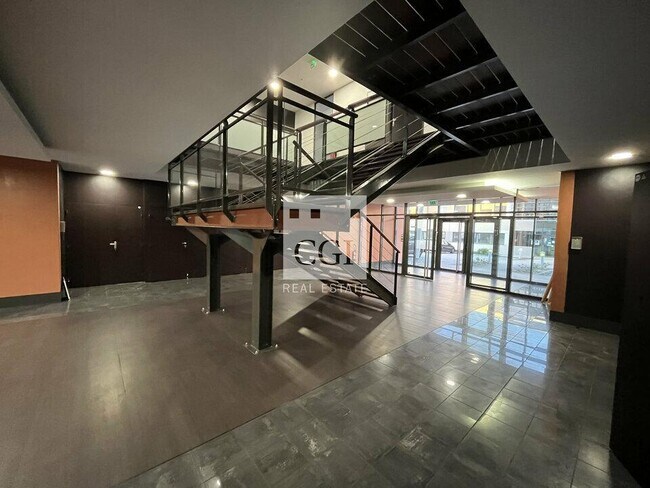 Plus de détails pour 284 Allée Alexandre Borodine, Saint-Priest - Bureau à louer