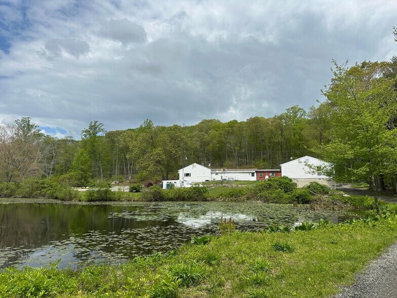 497 Winthrop Rd, Deep River, CT à vendre - Photo de l’immeuble – Image 3 sur 19