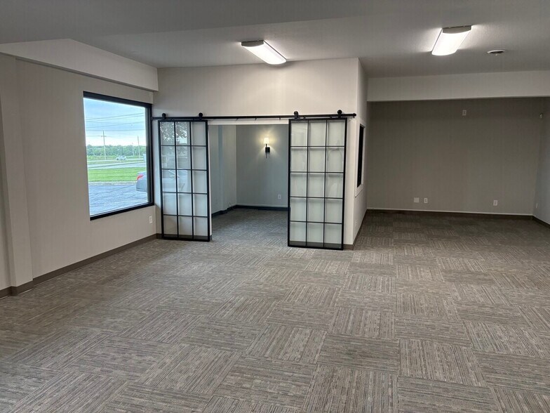 1584 SW Market St, Lees Summit, MO à louer - Photo de l’immeuble – Image 2 sur 6