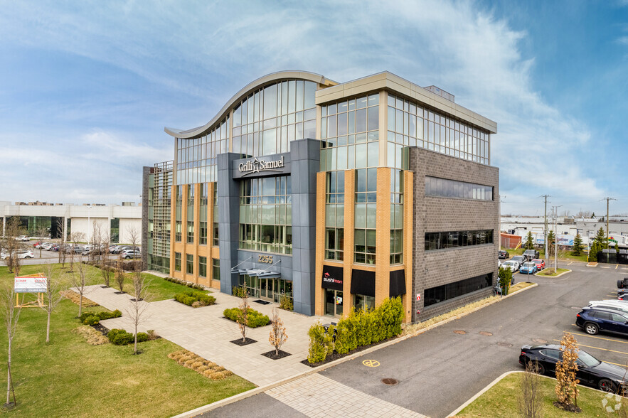 2255 Boul Fernand-Lafontaine, Longueuil, QC à louer - Photo de l’immeuble – Image 3 sur 8