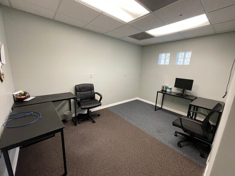 675 Peachwood Dr, Deland, FL à louer - Photo de l’immeuble – Image 3 sur 12