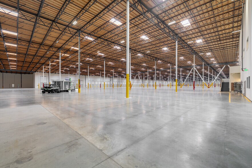 2401 E Wardlow Rd, Long Beach, CA à louer - Numérisation 3D Matterport – Image 3 sur 38