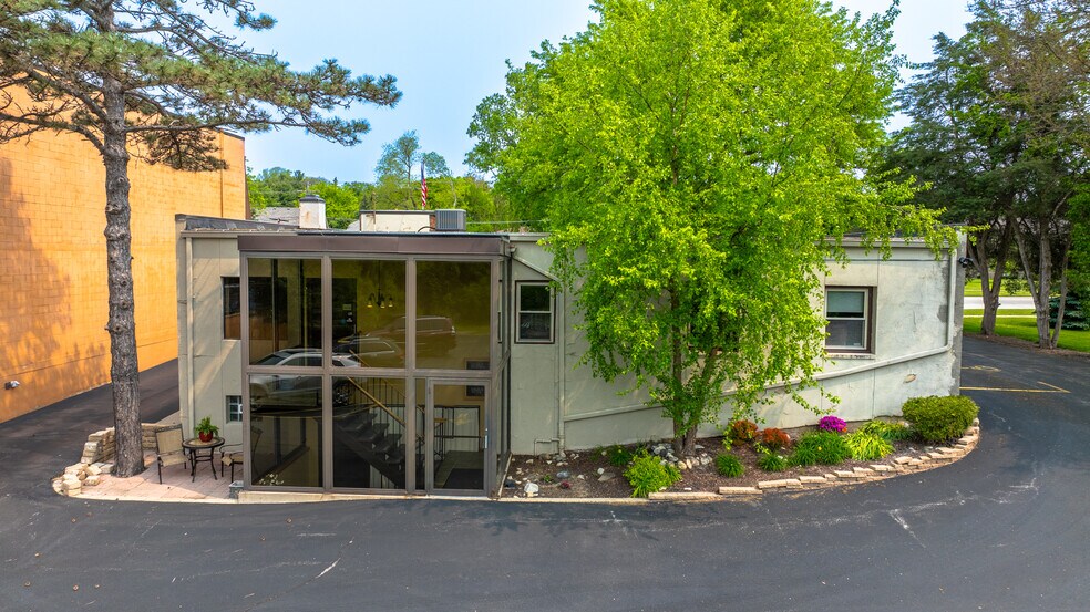 1535 E Racine Ave, Waukesha, WI à vendre - Photo de l’immeuble – Image 1 sur 7