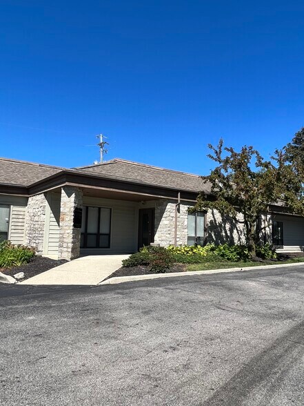 2041-2067 Stringtown Rd, Grove City, OH à louer - Photo de l’immeuble – Image 3 sur 3