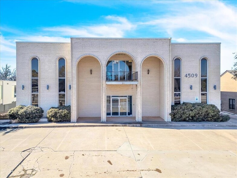 4509 N Classen Blvd, Oklahoma City, OK à louer - Photo de l’immeuble – Image 2 sur 7