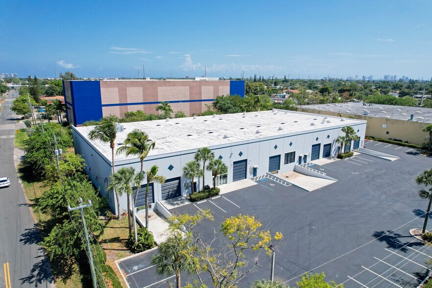 108-110 SW 12th Ave, Dania Beach, FL à louer - Photo de l’immeuble – Image 3 sur 13