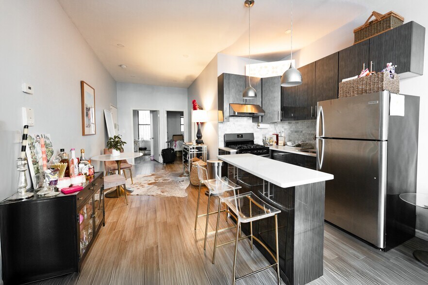 329 Grand St, New York, NY à vendre - Photo de l’immeuble – Image 3 sur 11