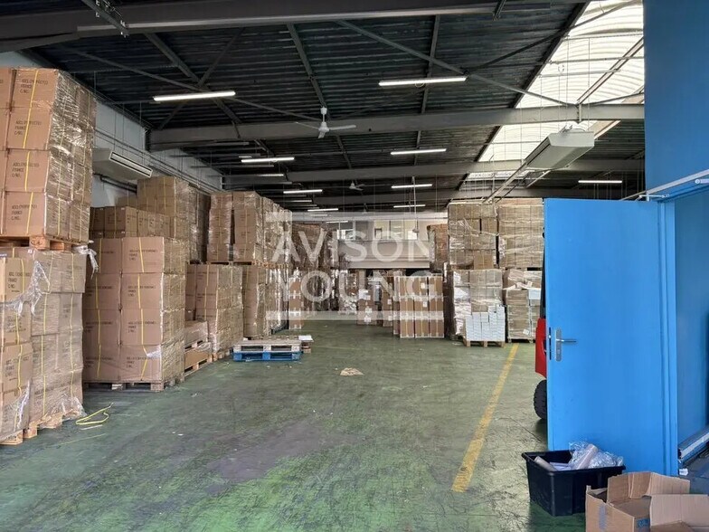 Local d’activités dans Montreuil à louer - Photo de l’immeuble – Image 2 sur 6