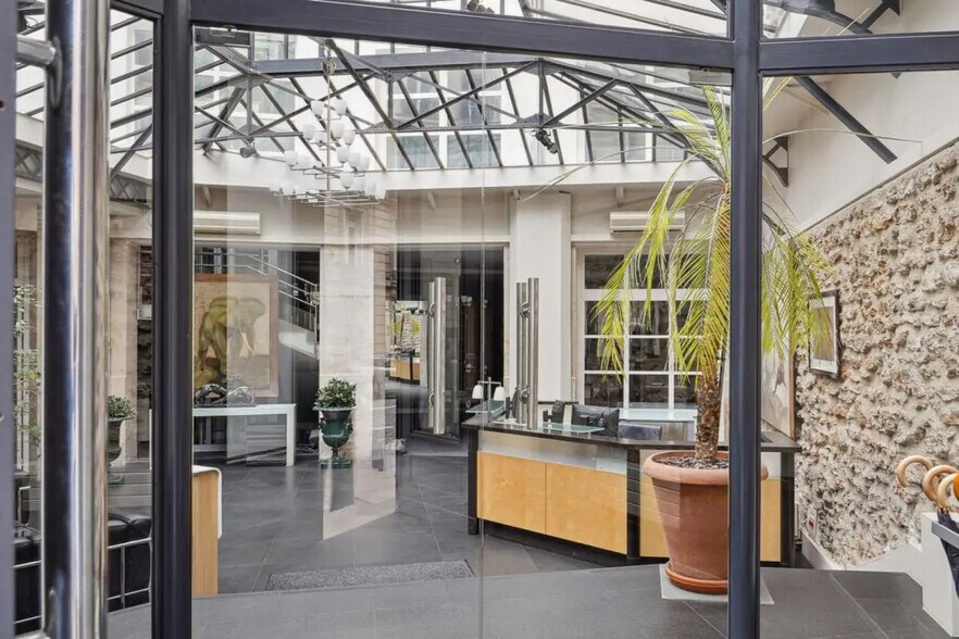 16 Rue Portalis, Paris à louer - Photo de l’immeuble – Image 1 sur 7