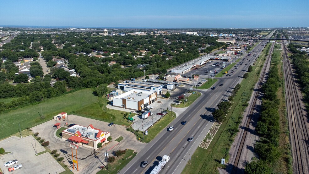 1005 N Saginaw Blvd, Saginaw, TX à louer - Photo de l’immeuble – Image 3 sur 5