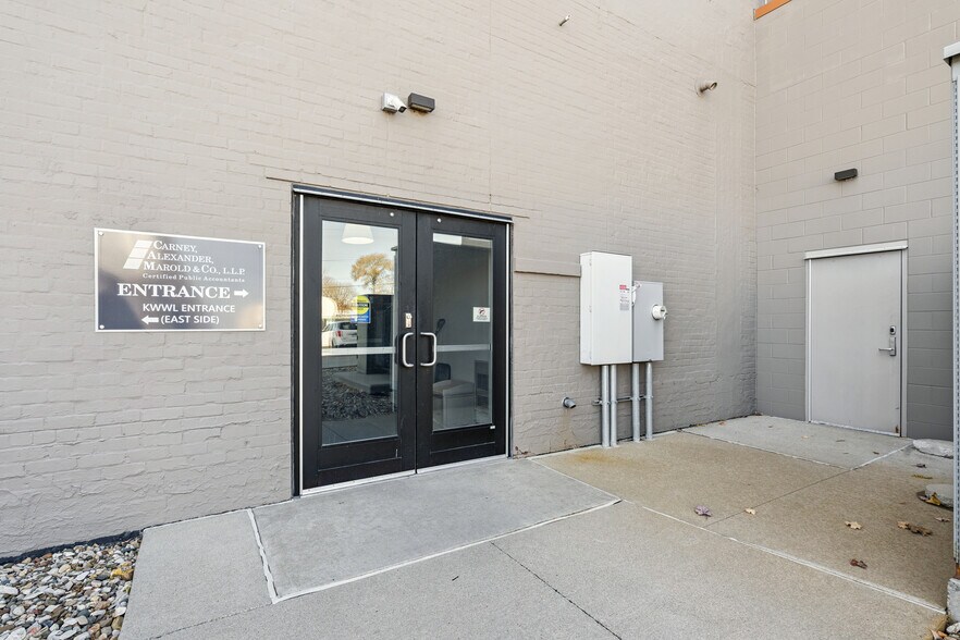500 E 4th St, Waterloo, IA à louer - Photo de l’immeuble – Image 2 sur 10
