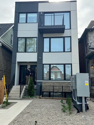 Plus de détails pour 12 Batavia Av, Toronto, ON - Logement à vendre