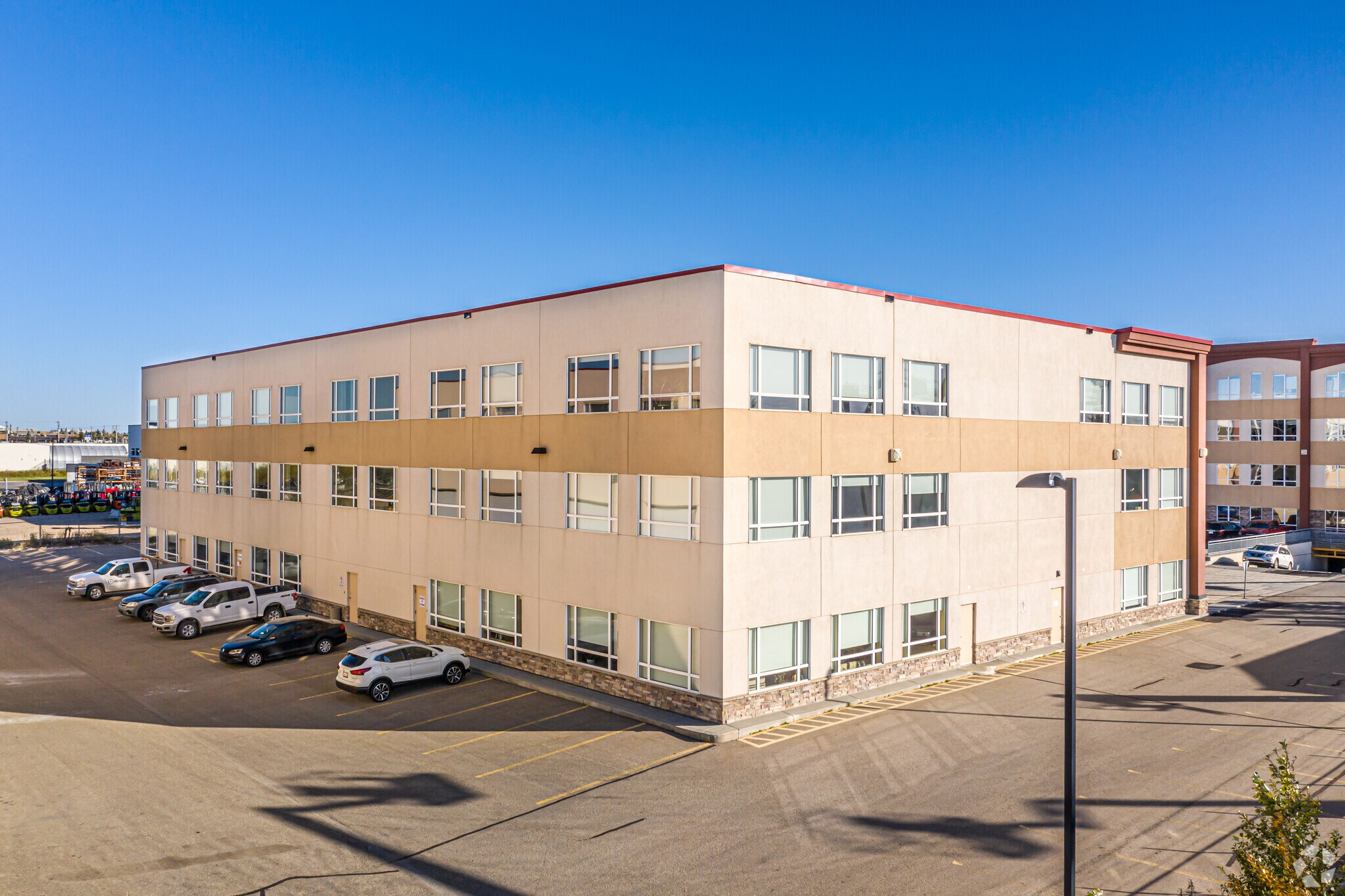 9452 51st Ave, Edmonton, AB à louer Photo principale– Image 1 sur 2
