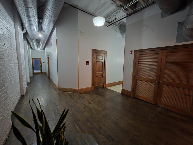 1667 E 40th St, Cleveland, OH à vendre - Photo de l’immeuble – Image 3 sur 33