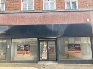 Plus de détails pour 26 High Street, Leatherhead - Local commercial à louer