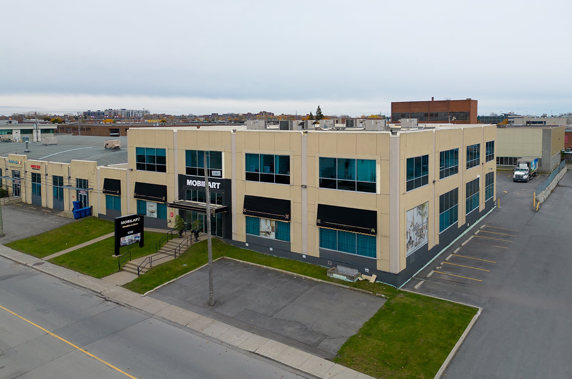 8270-8310 Ch Devonshire, Mt Royal, QC à louer Photo de l’immeuble– Image 1 sur 4