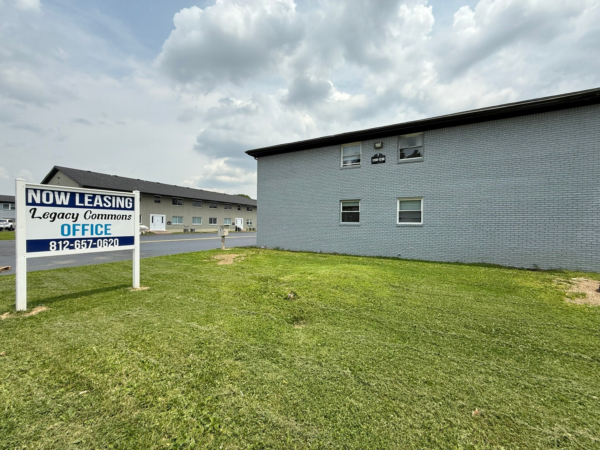 1100-1130 S Weinbach Ave, Evansville, IN à vendre Photo principale– Image 1 sur 11
