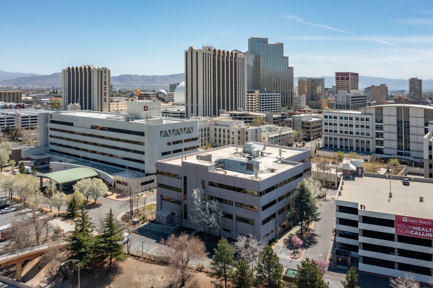 343 Elm St, Reno, NV à louer - Photo de l’immeuble – Image 3 sur 11