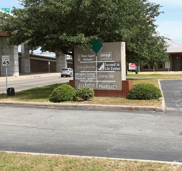111-191 Greens Rd, Houston, TX à louer - Photo de l’immeuble – Image 3 sur 5