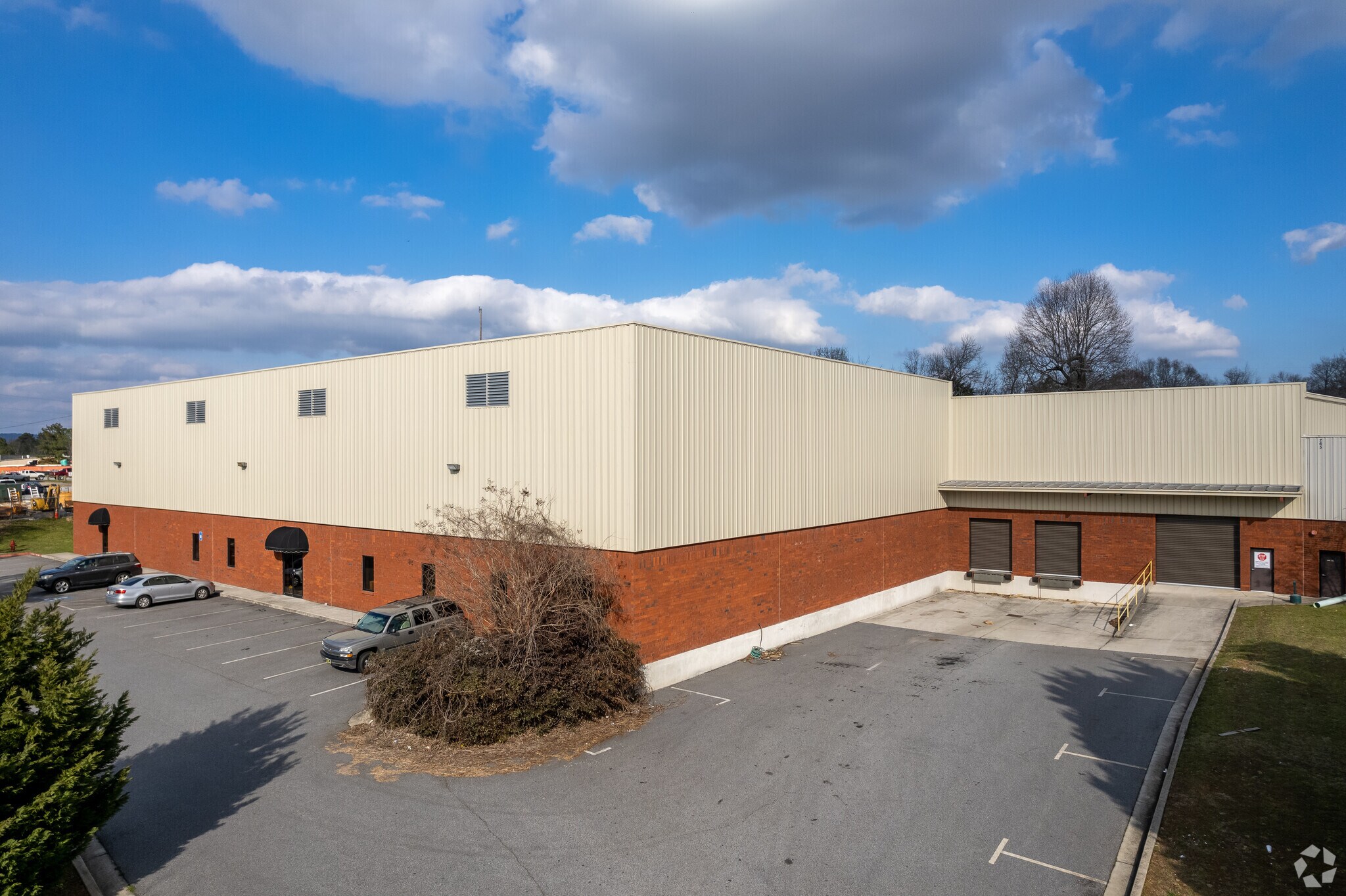 265 Castleberry Industrial Dr, Cumming, GA à louer Photo de l’immeuble– Image 1 sur 14