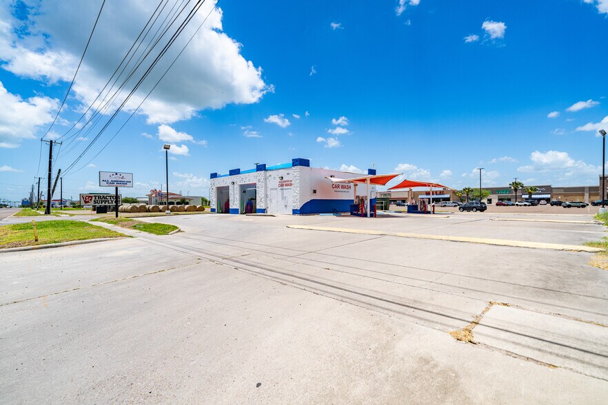 2393 S Brahma Blvd, Kingsville, TX à vendre - Photo de l’immeuble – Image 3 sur 22