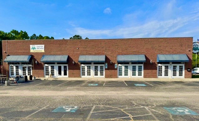 421 Chicago Dr, Fayetteville, NC à vendre - Photo de l’immeuble – Image 2 sur 13