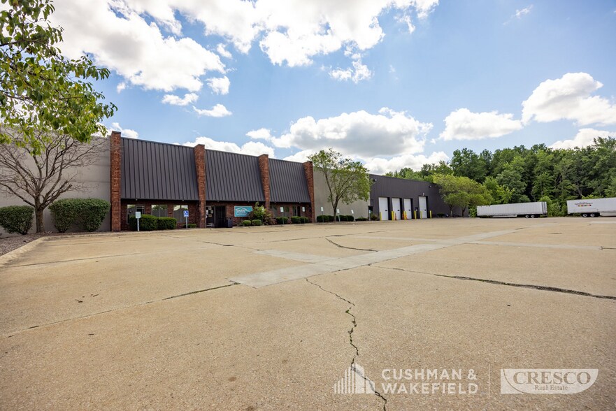 720 E Highland Rd, Macedonia, OH à louer - Photo de l’immeuble – Image 2 sur 13