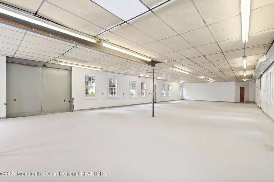 27 Boud Avenue, Farmingdale, NJ à louer - Photo intérieure – Image 2 sur 8