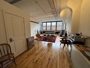 61 Greenpoint Ave, Brooklyn, NY à louer Photo intérieure– Image 1 sur 7