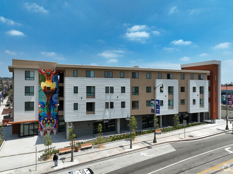 3401 E 1st St, Los Angeles, CA à louer - Photo de l’immeuble – Image 3 sur 7