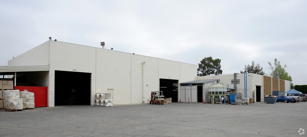 2100 S Fairview St, Santa Ana, CA à louer - Photo de l’immeuble – Image 2 sur 3