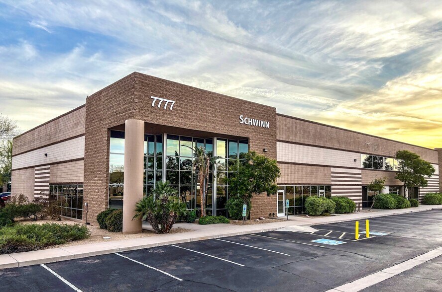 7777 E Paradise Ln, Scottsdale, AZ à louer - Photo de l’immeuble – Image 1 sur 9
