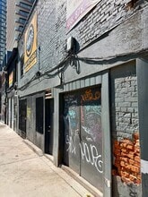 531 Yonge St, Toronto, ON à louer Photo de l’immeuble– Image 2 sur 2
