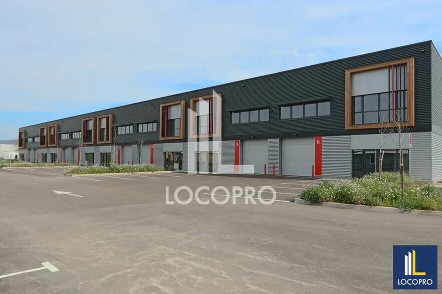 Local d’activités dans Manosque à louer - Photo de l’immeuble – Image 2 sur 5