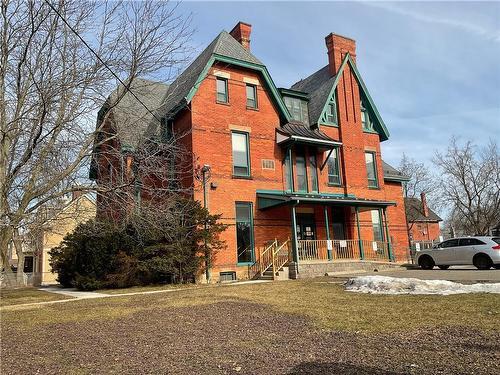 25 William St, Brantford, ON à vendre Photo principale– Image 1 sur 7