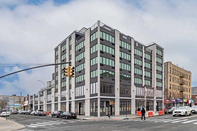 Plus de détails pour 790 Allerton Ave, Bronx, NY - Local d'activités à louer