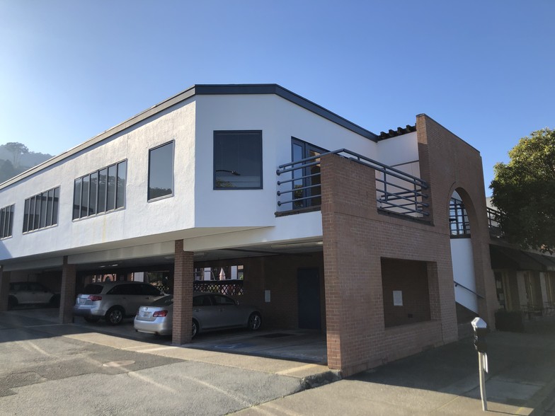 302 Caledonia St, Sausalito, CA à louer - Photo de l’immeuble – Image 3 sur 4