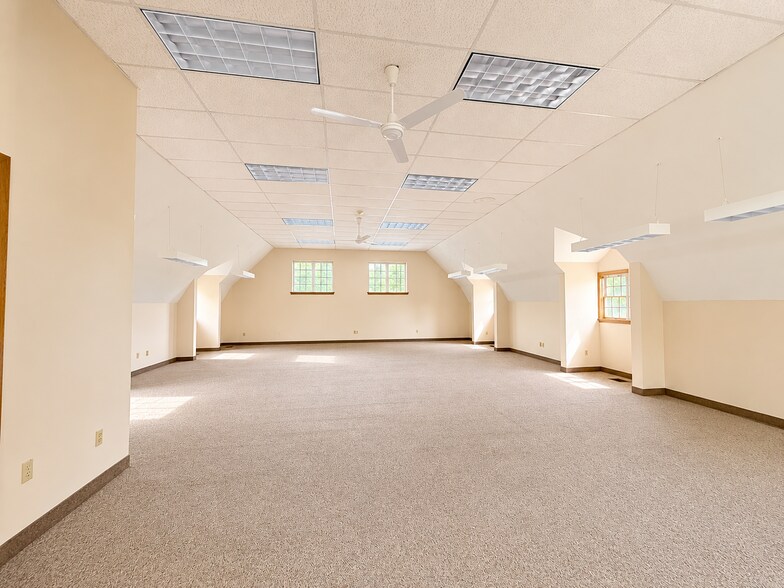 1170 Ellington Rd, South Windsor, CT à louer - Photo de l’immeuble – Image 2 sur 18